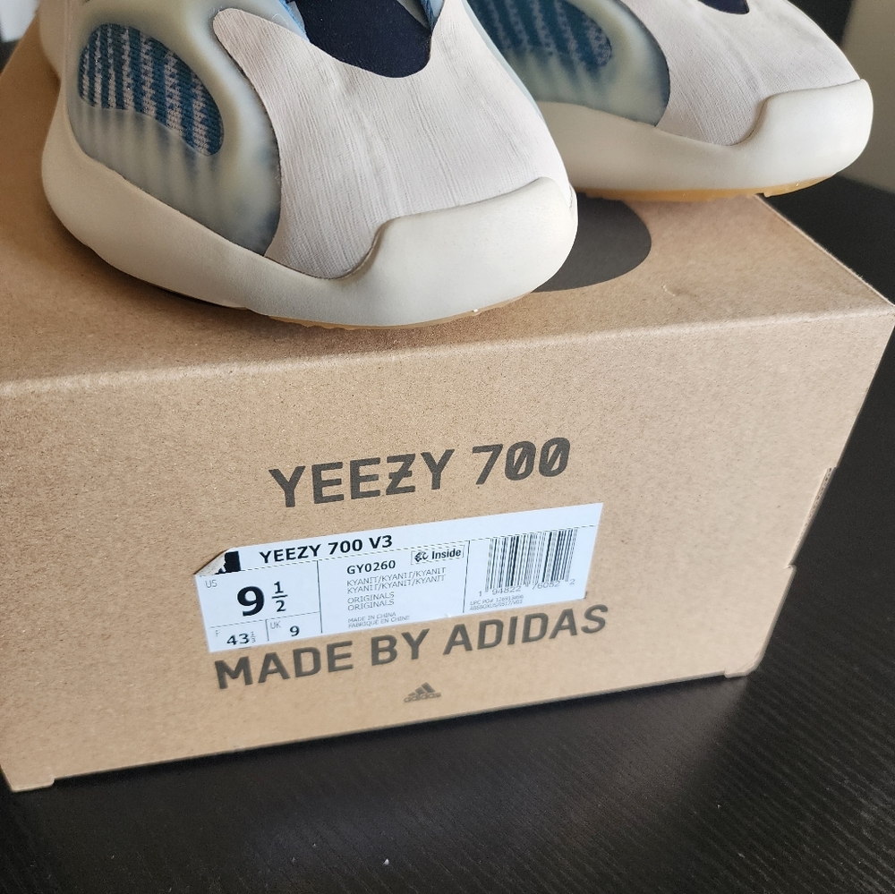 Yeezy 700 V3 9 1/2 Blue and Beige